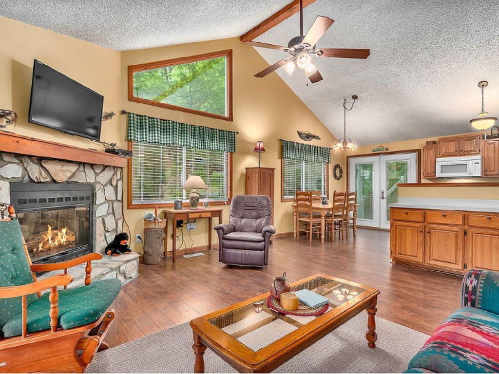 Smoky Mountain Treehouse Villa Maggie Valley Exterior foto