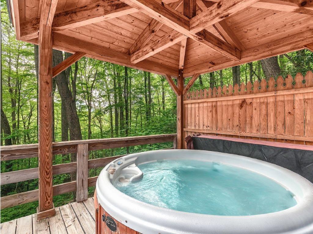 Smoky Mountain Treehouse Villa Maggie Valley Exterior foto